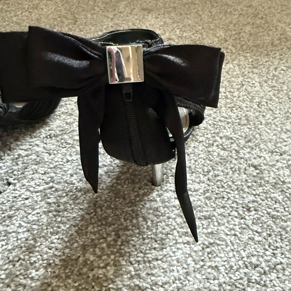 Le Chateau Elegant Black Bow Heels - Picture 7 of 9